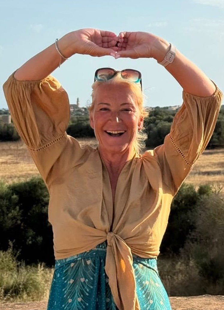 Jeannette Odine Wombacher, Aurachirurgin und Systemcoach